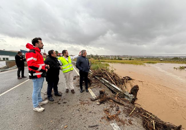 Visita del diputado de Emergencias, Eduardo Martos, a Benalúa para evaluar los daños del temporal