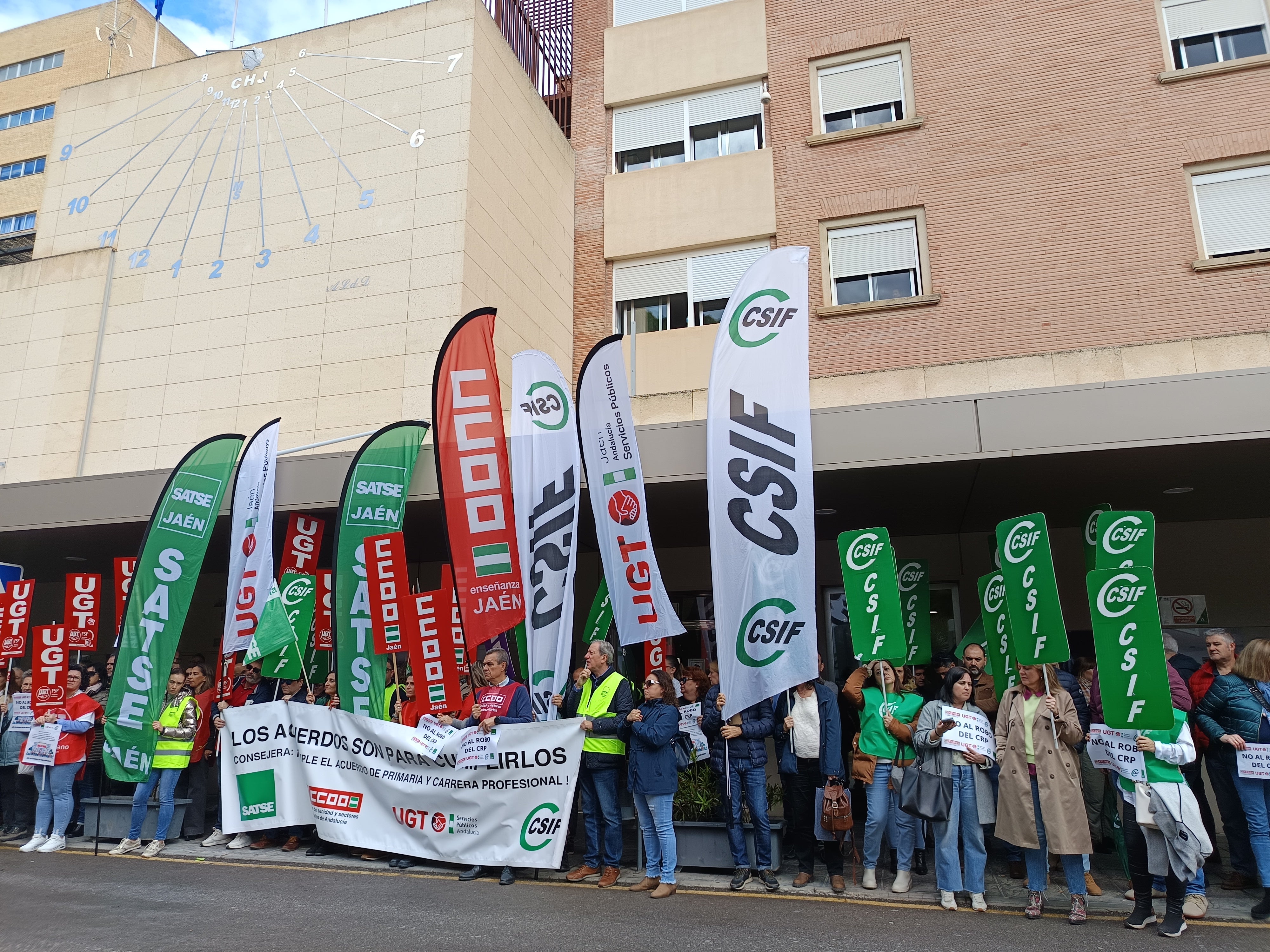 Protesta sindical a las puertas del Hospital Universitario de Jaén.