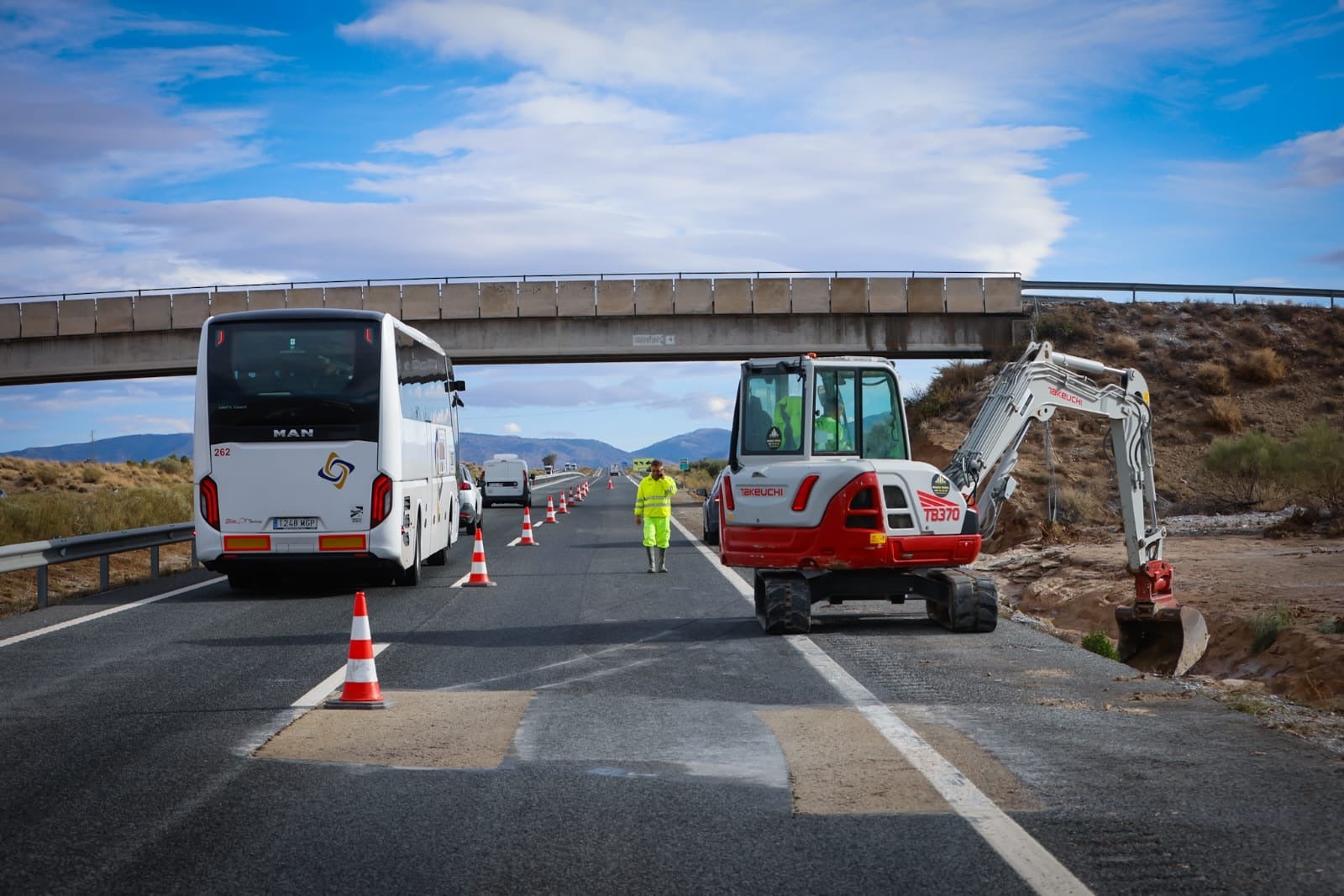 Los destrozos en las carreteras de Granada causados por el temporal, en imágenes