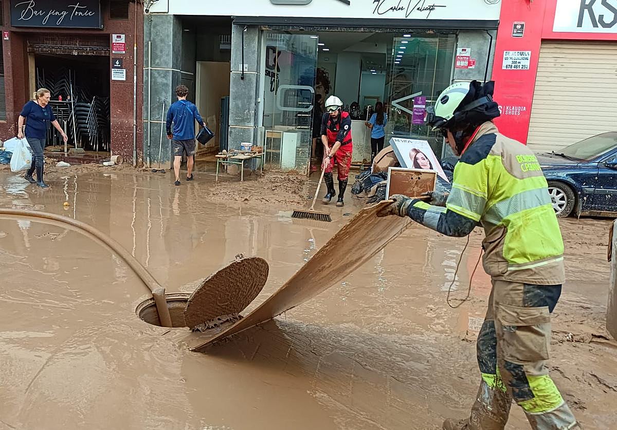 Uno de los bomberos de Diputación de Granada desplazados a Valencia: «El panorama es sobrecogedor»