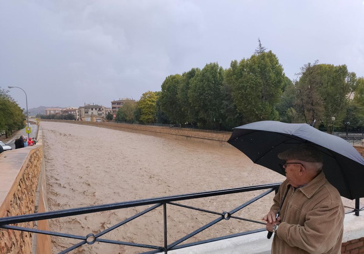 Rambla de Río Verde a su paso por el casco urbano de Guadix.