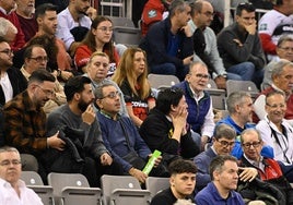 Encuéntrate en la grada durante el Covirán - Bilbao Basket