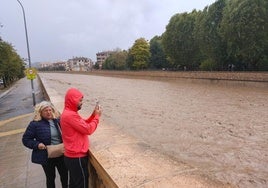 Crecida del Río Verde en Guadix tras las últimas lluvias esta semana.