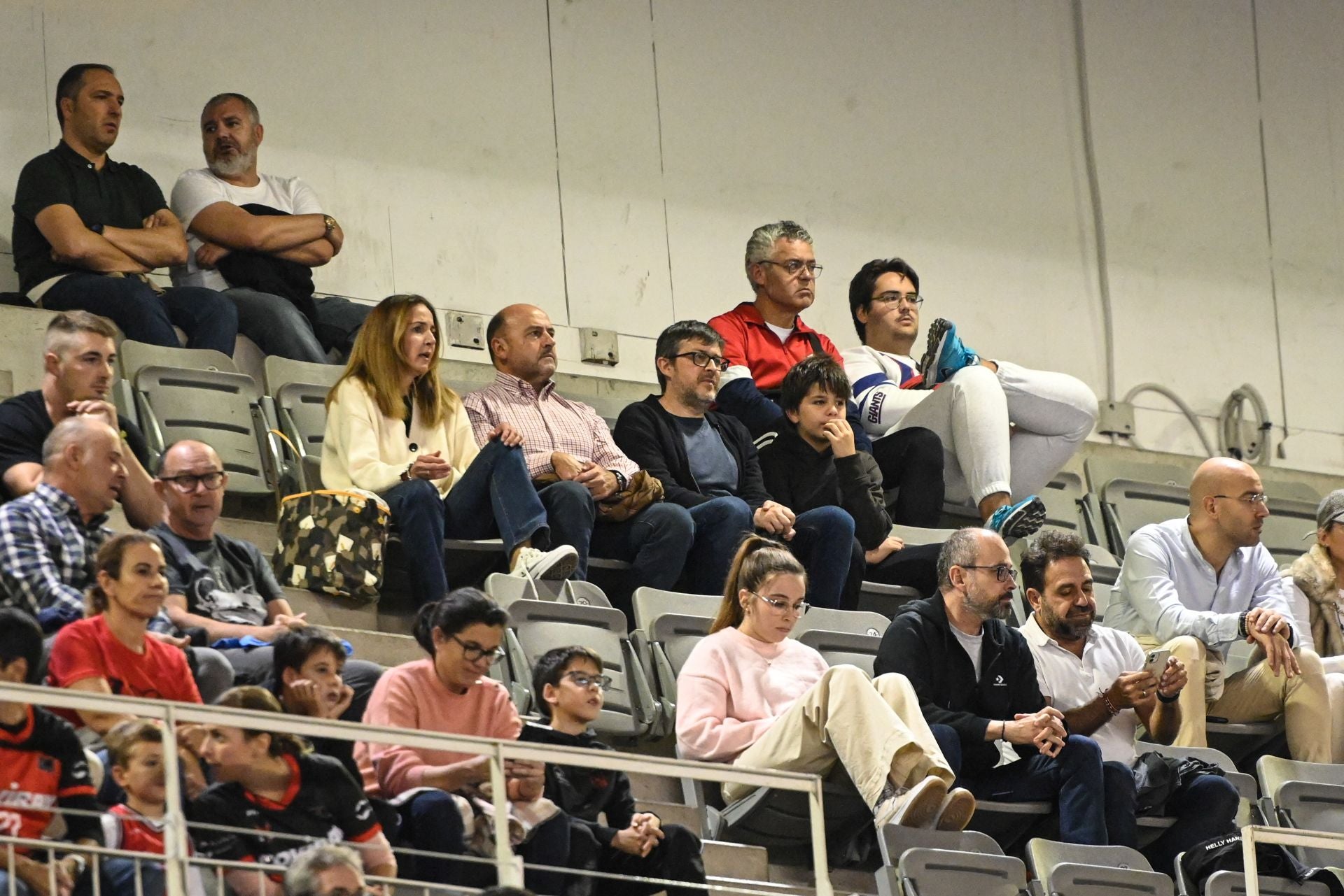 Encuéntrate en la grada durante el Covirán - Bilbao Basket