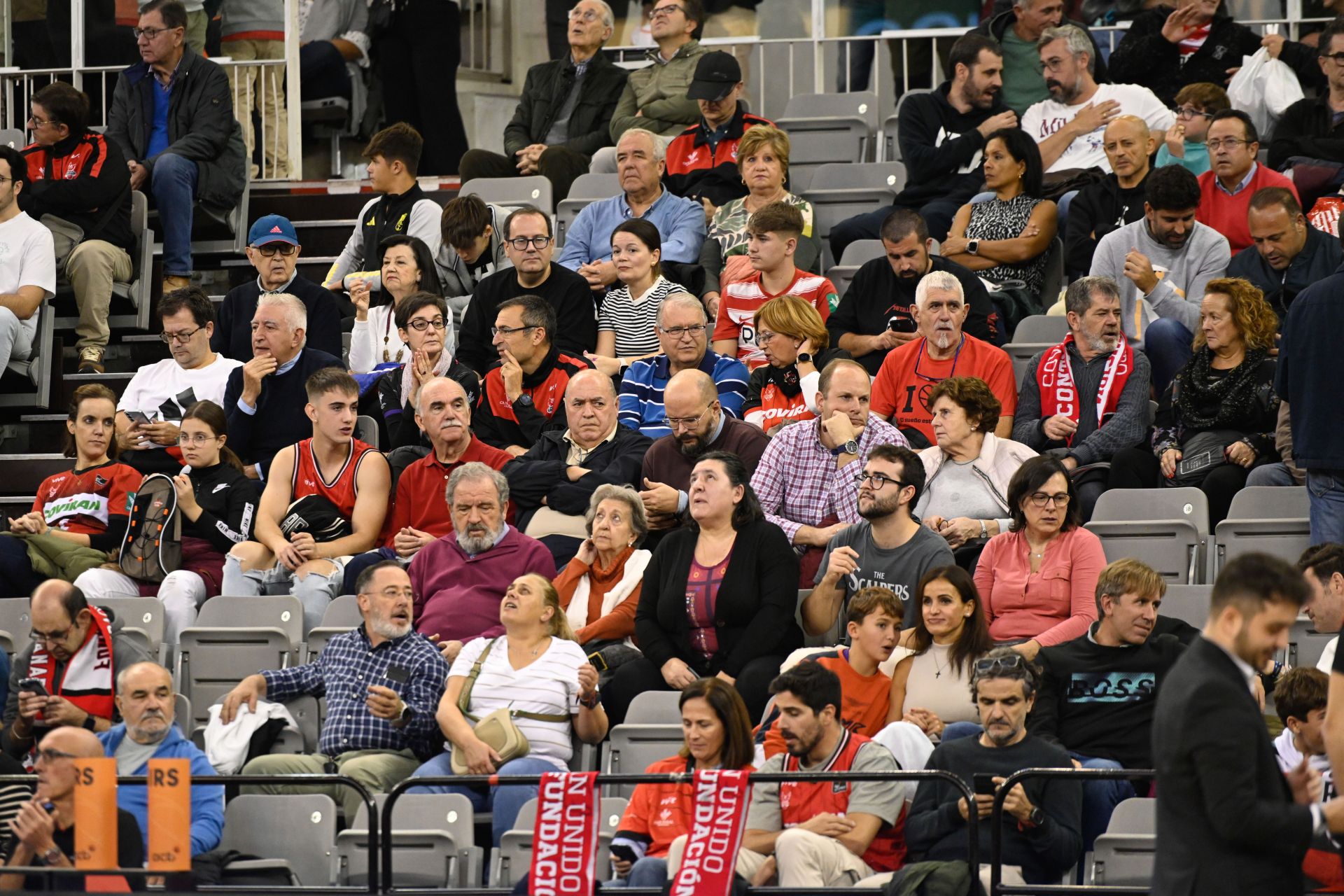 Encuéntrate en la grada durante el Covirán - Bilbao Basket