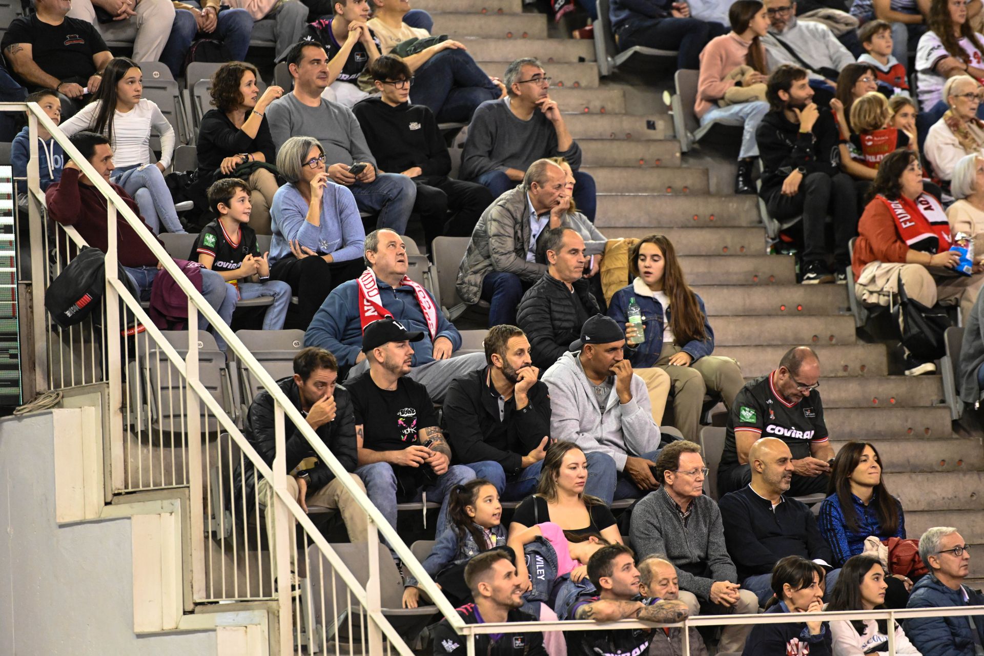 Encuéntrate en la grada durante el Covirán - Bilbao Basket