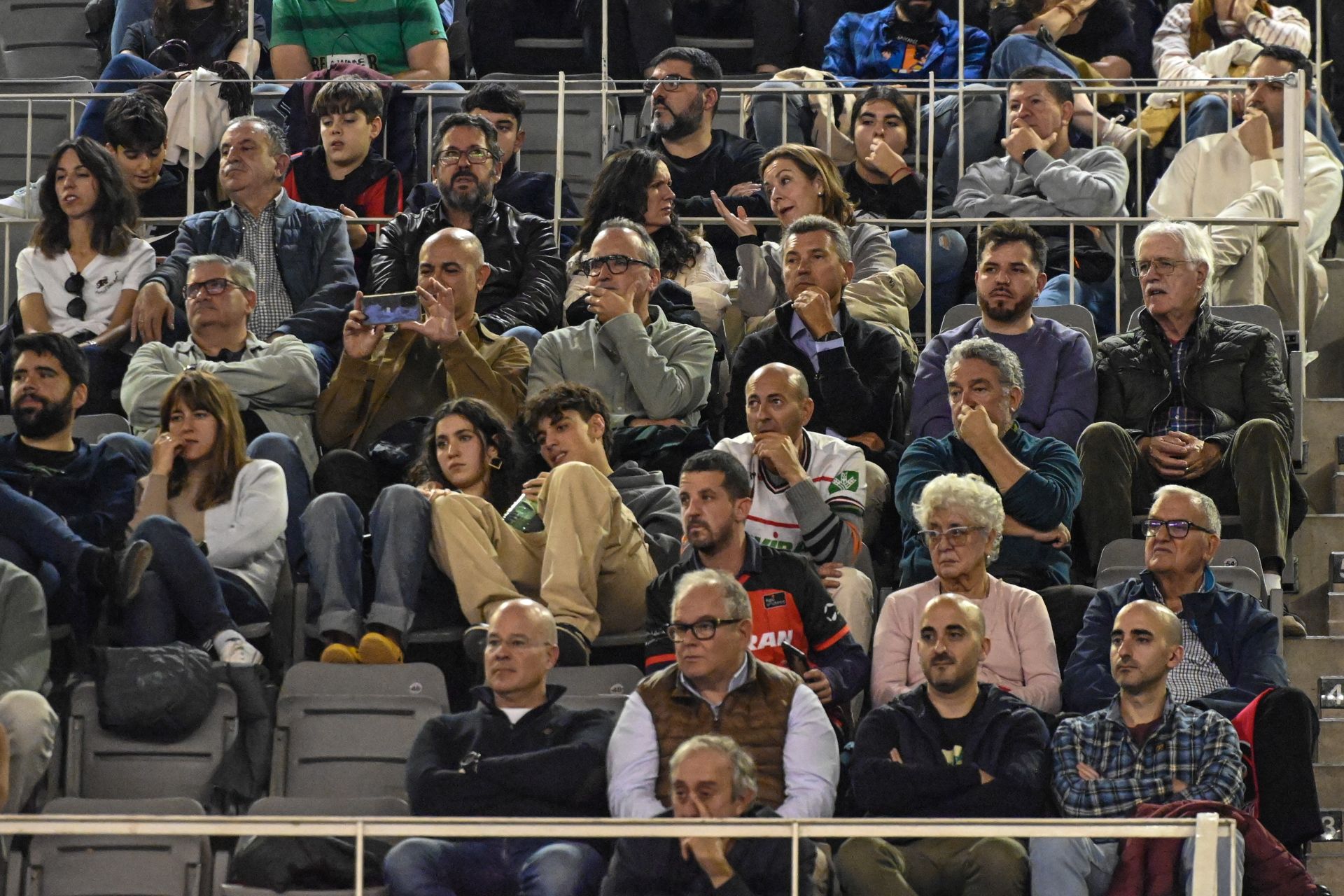 Encuéntrate en la grada durante el Covirán - Bilbao Basket