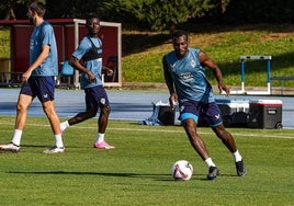 Bruno Langa, controlando el balón durante un entrenamiento