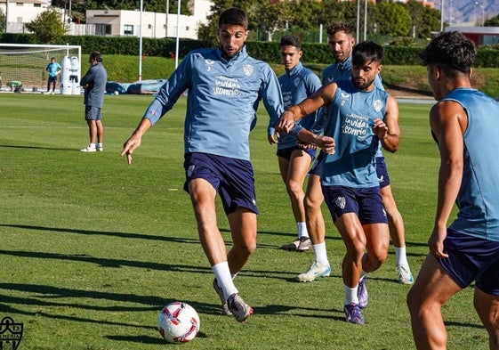 Édgar durante el entrenamiento del Almería