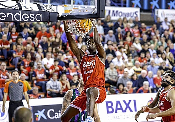 Mate del ghanés Amida Brimah.