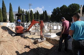 Comienzan los trabajos de exhumación de víctimas del franquismo en el cementerio de Dúrcal