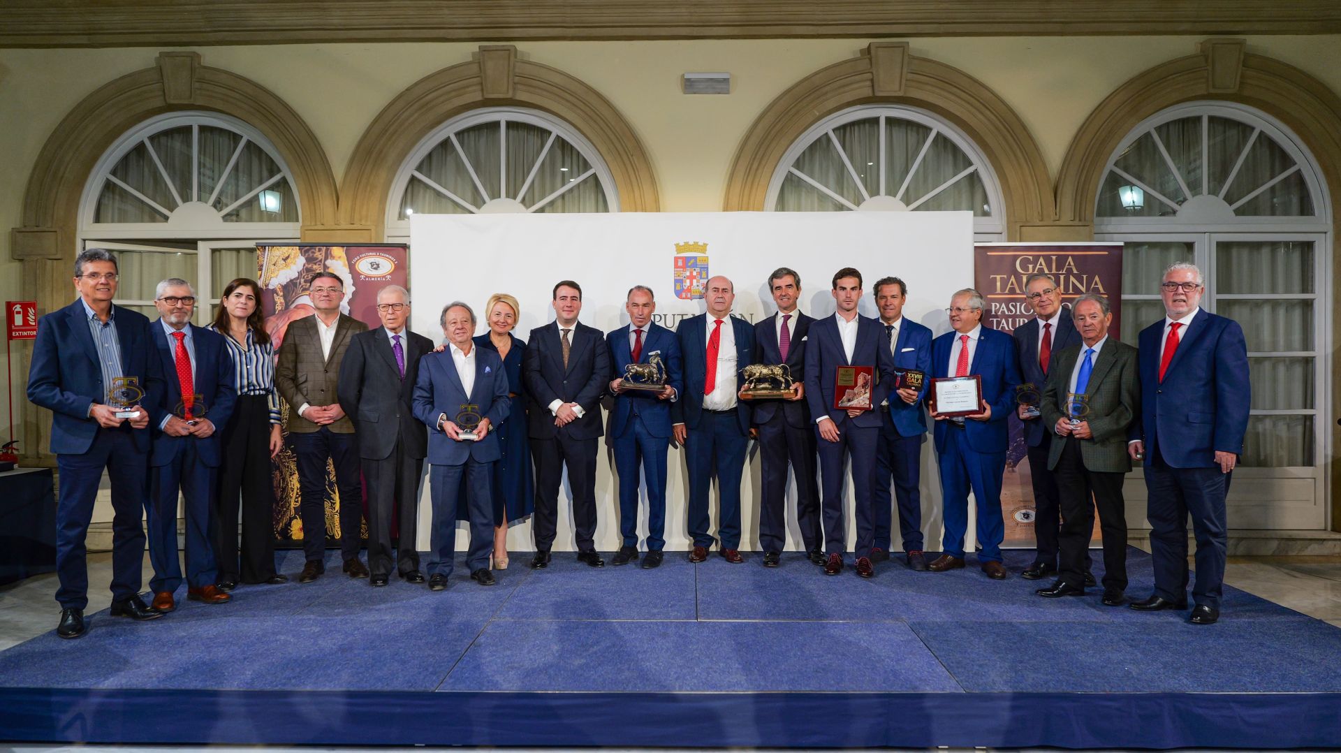 Foto de familia de la gala celebrada en el Palacio Provincial.