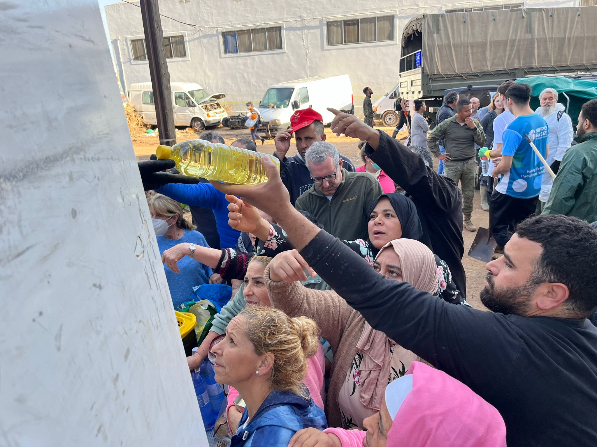 Un recorrido por Algemesí en plena labor de los voluntarios granadinos