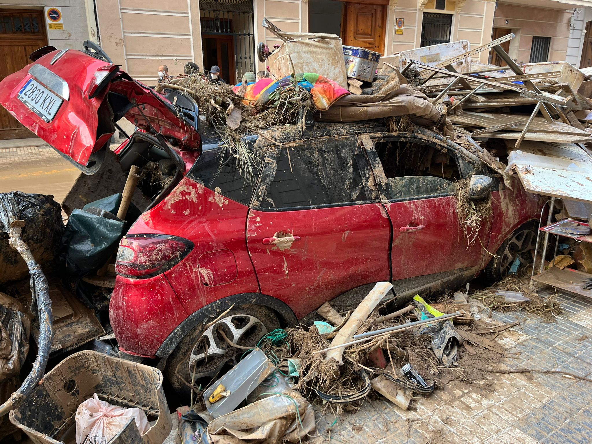 Un recorrido por Algemesí en plena labor de los voluntarios granadinos