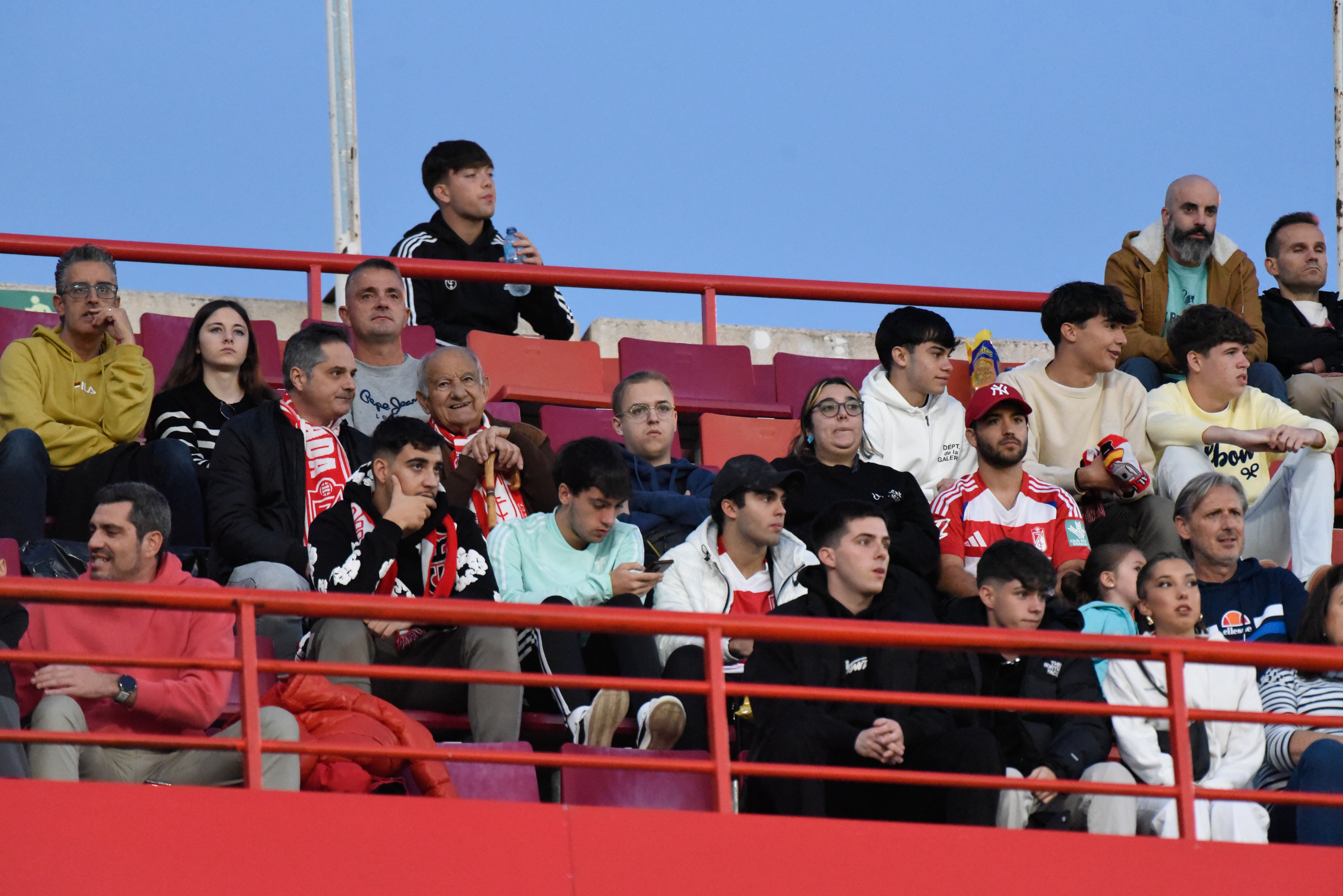 Encuéntrate en Los Cármenes en el Granada-Eldense