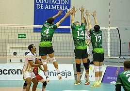 El ataque de Chema Jiménez cae ante el triple bloqueo de Juanmi, Borja Ruiz y Renan