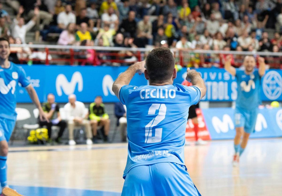 Cecilio celebra uno de sus dos tantos ante el conjunto jienense.