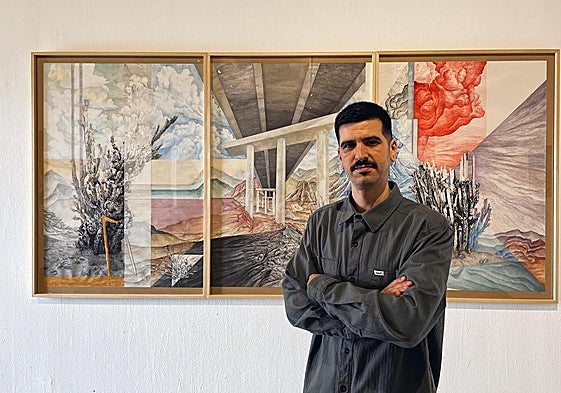 Manuel Rosa Segura posa para IDEAL con su obra 'Un jardín en el desierto'.