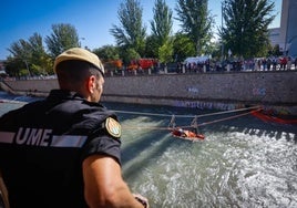 Simulacro en el río Genil por riesgo de inundaciones.