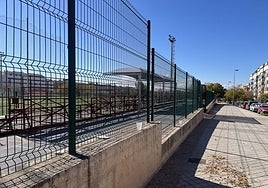 El campo de fútbol del complejo deportivo Inacua permanece cerrado.