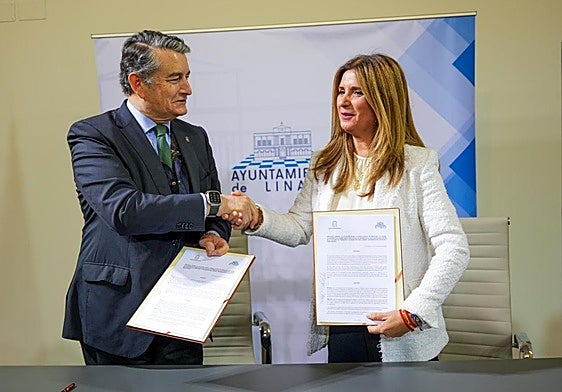 El consejero de la Presidencia, Antonio Sanz, y la alcaldesa, Auxi del Olmo.