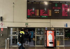Suspensión de autobuses en el panel de información.