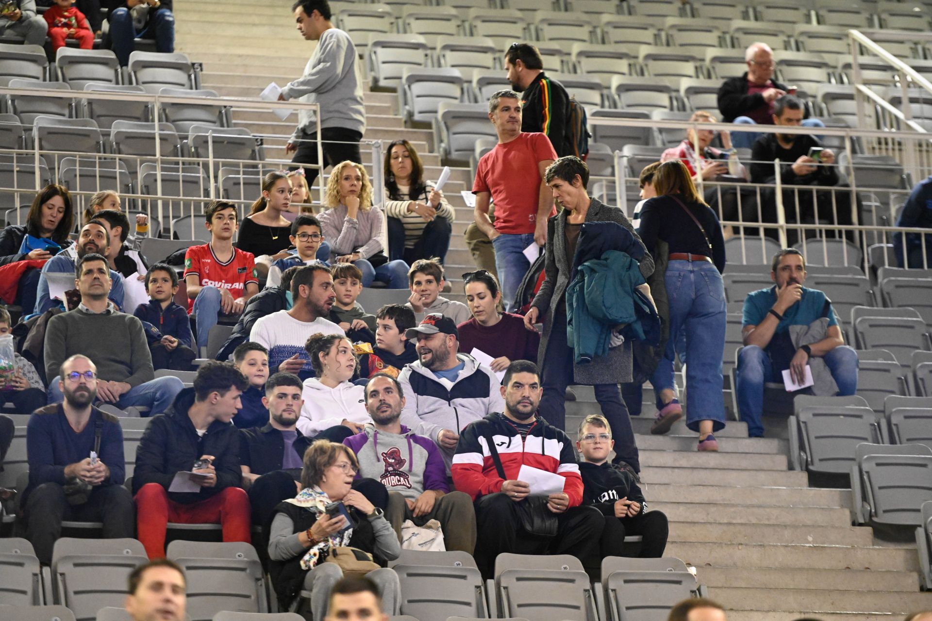 Encuéntrate en la grada durante el Covirán - Leyma Coruña