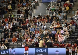 Encuéntrate en la grada durante el Covirán - Leyma Coruña