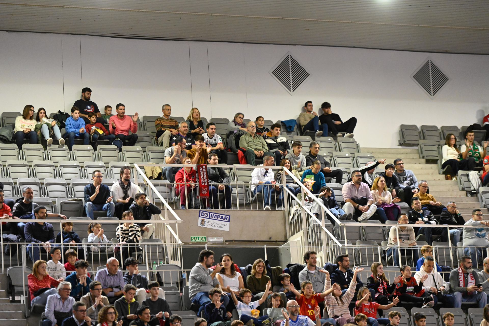 Encuéntrate en la grada durante el Covirán - Leyma Coruña