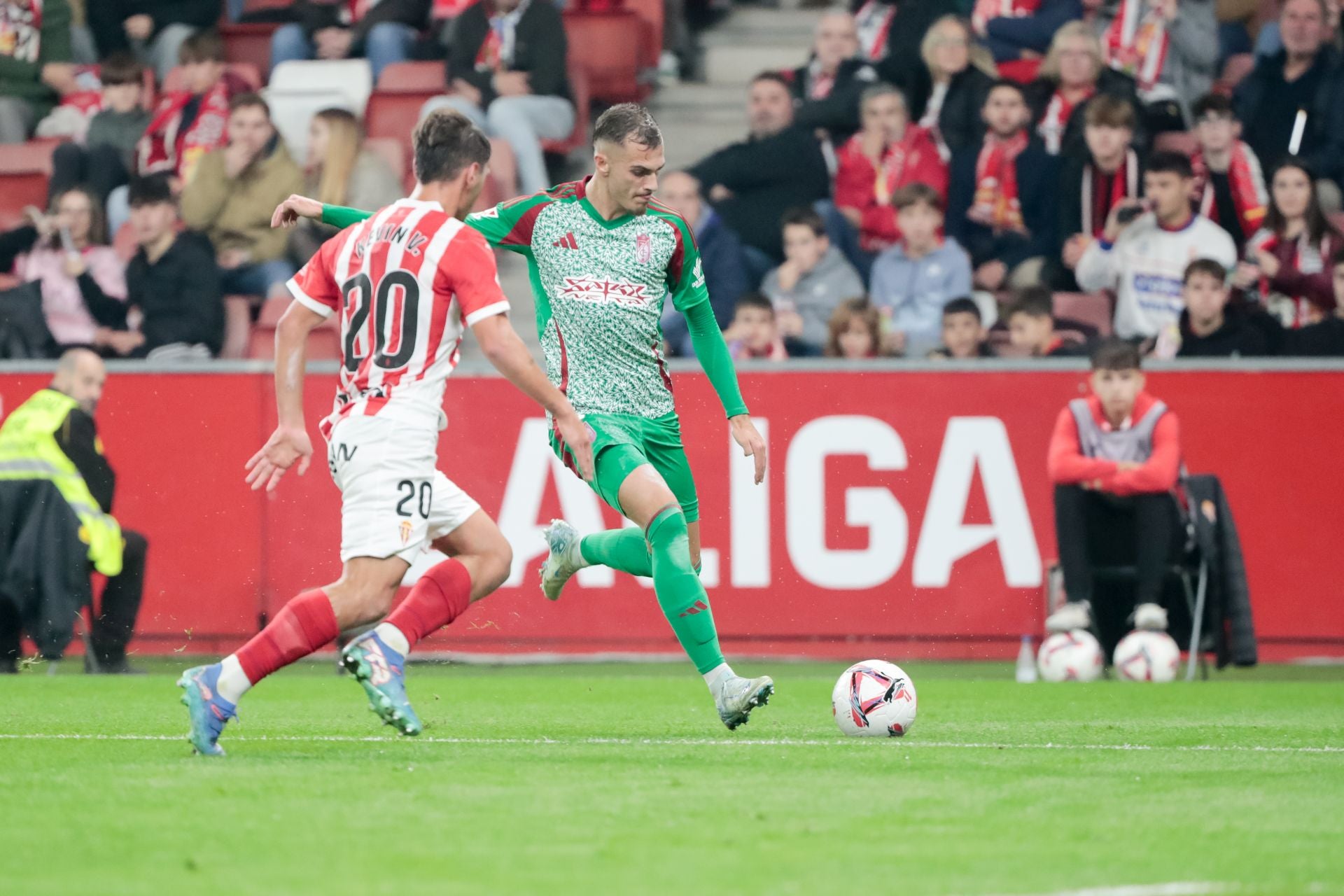 Las mejores imágenes del partido del Granada contra el Sporting