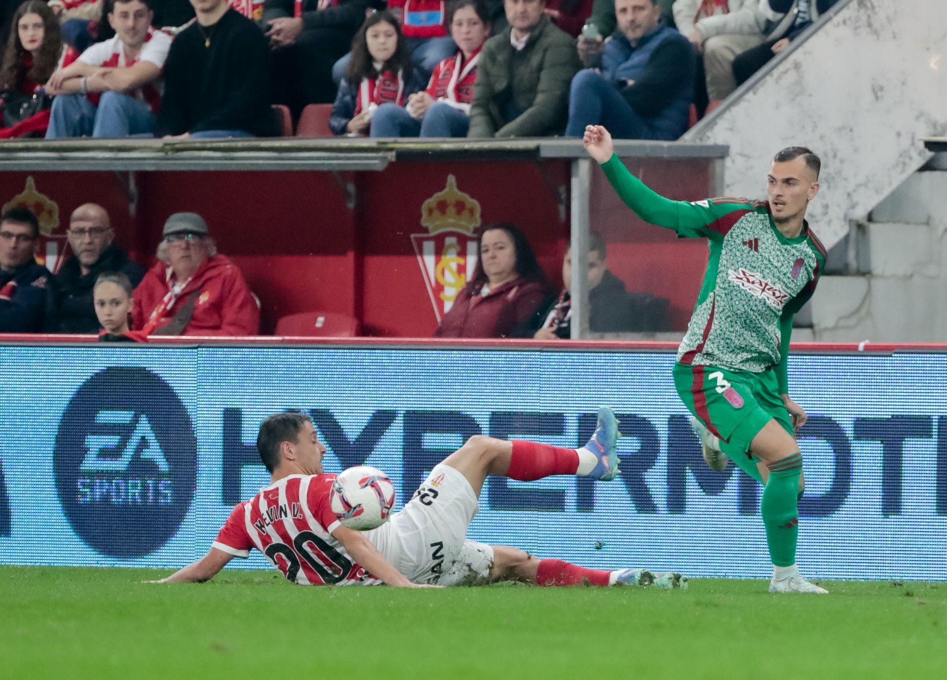 Las mejores imágenes del partido del Granada contra el Sporting