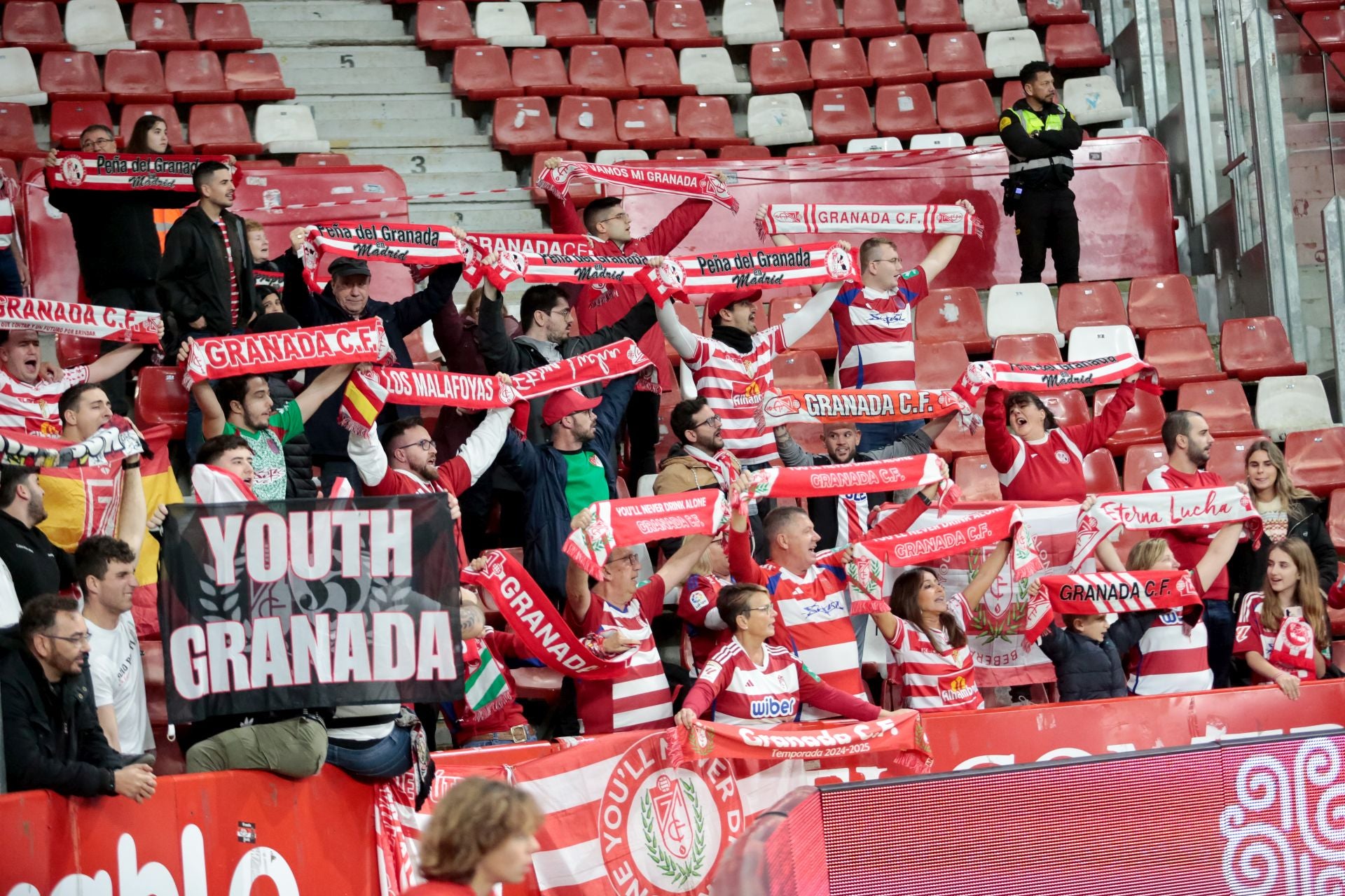 Las mejores imágenes del partido del Granada contra el Sporting