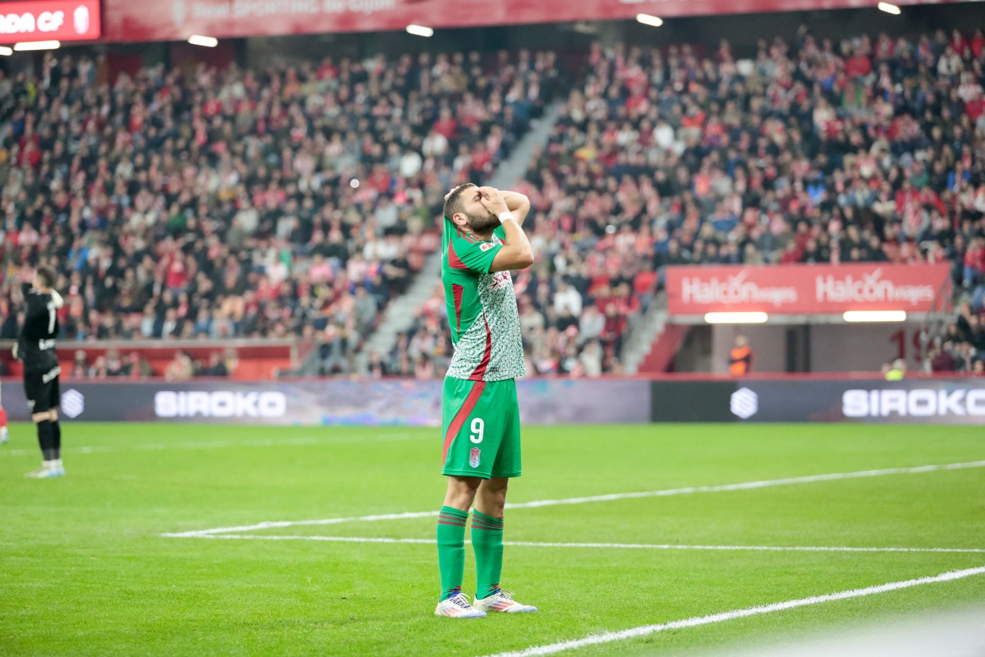 Las mejores imágenes del partido del Granada contra el Sporting