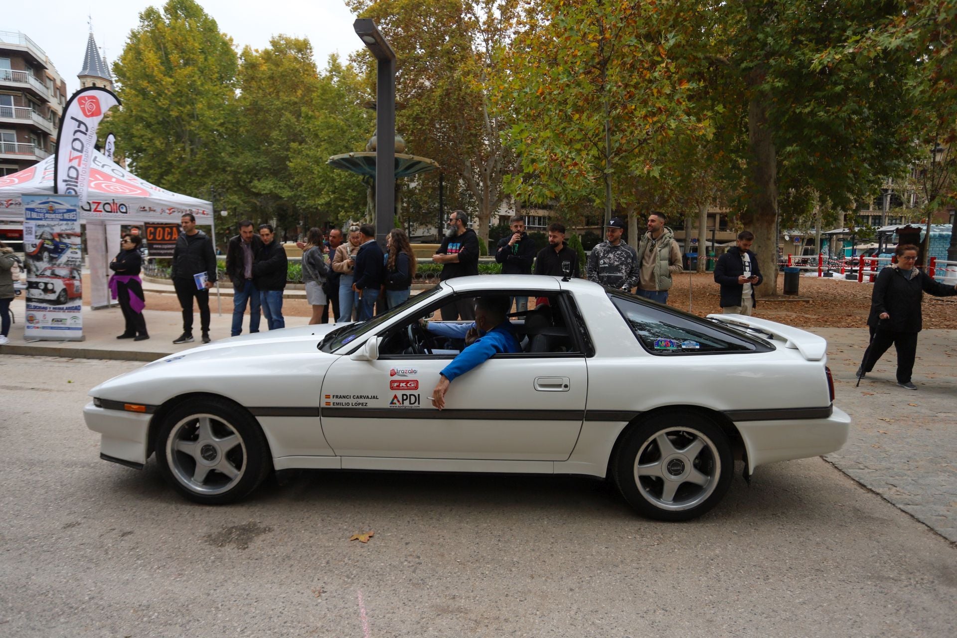 El Rally Primeras Nieves llena Granada de coches clásicos