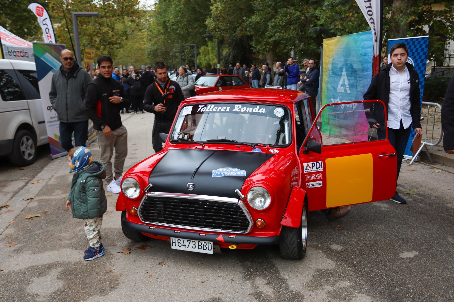 El Rally Primeras Nieves llena Granada de coches clásicos