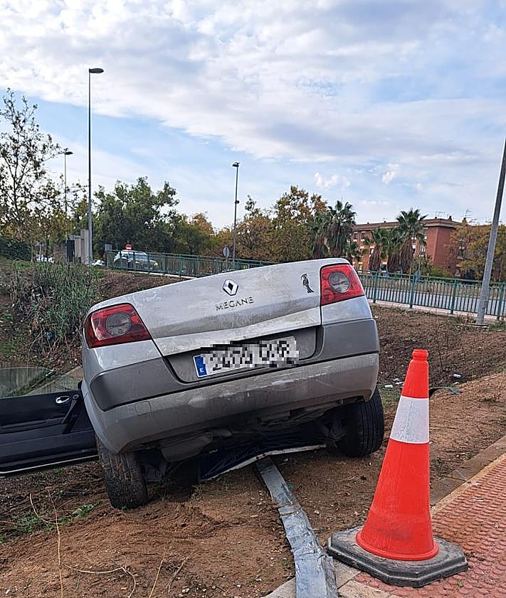 Imagen secundaria 2 - Coche estrellado en Merced Alta.