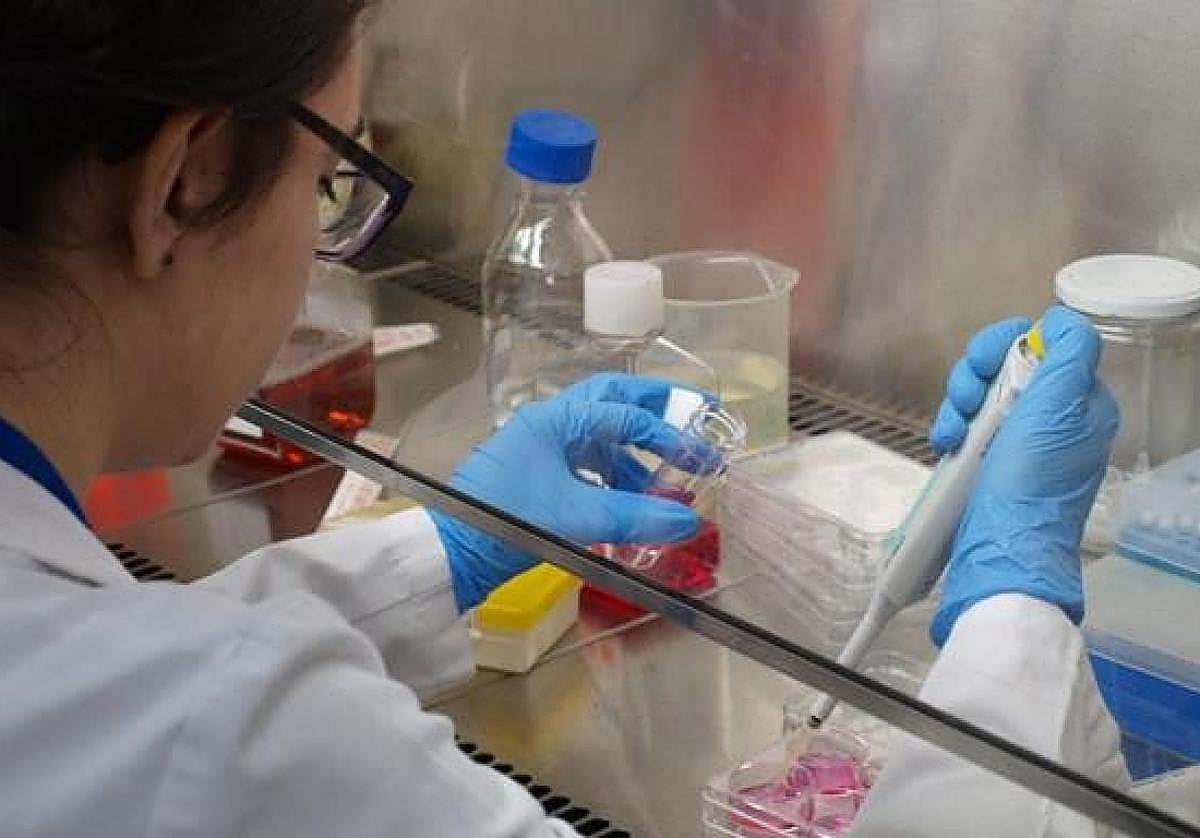 Material científico en la Universidad de Granada.