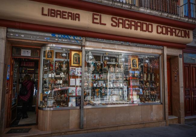 Exterior de la librería El Sagrado Corazón