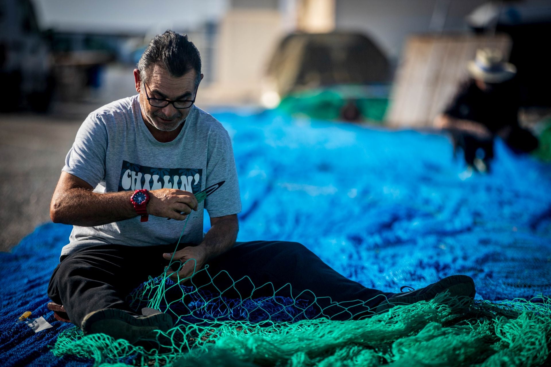Imagen secundaria 1 - Distintas labores de mantenimiento en el puerto de Motril.