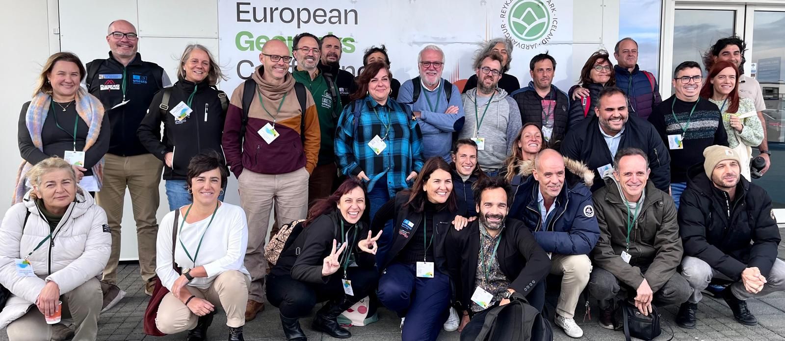 Foto de familia de los participantes en el encuentro de geoparques celebrado en Islandia.