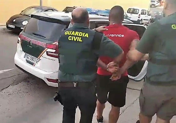 La Guardia Civil encuentra más de 1.500 plantas de marihuana en una nave industrial en Huércal