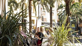 El restaurante del centro de Granada con unos huevos rotos que quitan el sentido