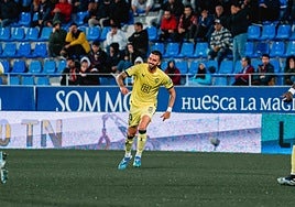 Álex Centelles durante un entrenamiento con el Almería. UDA