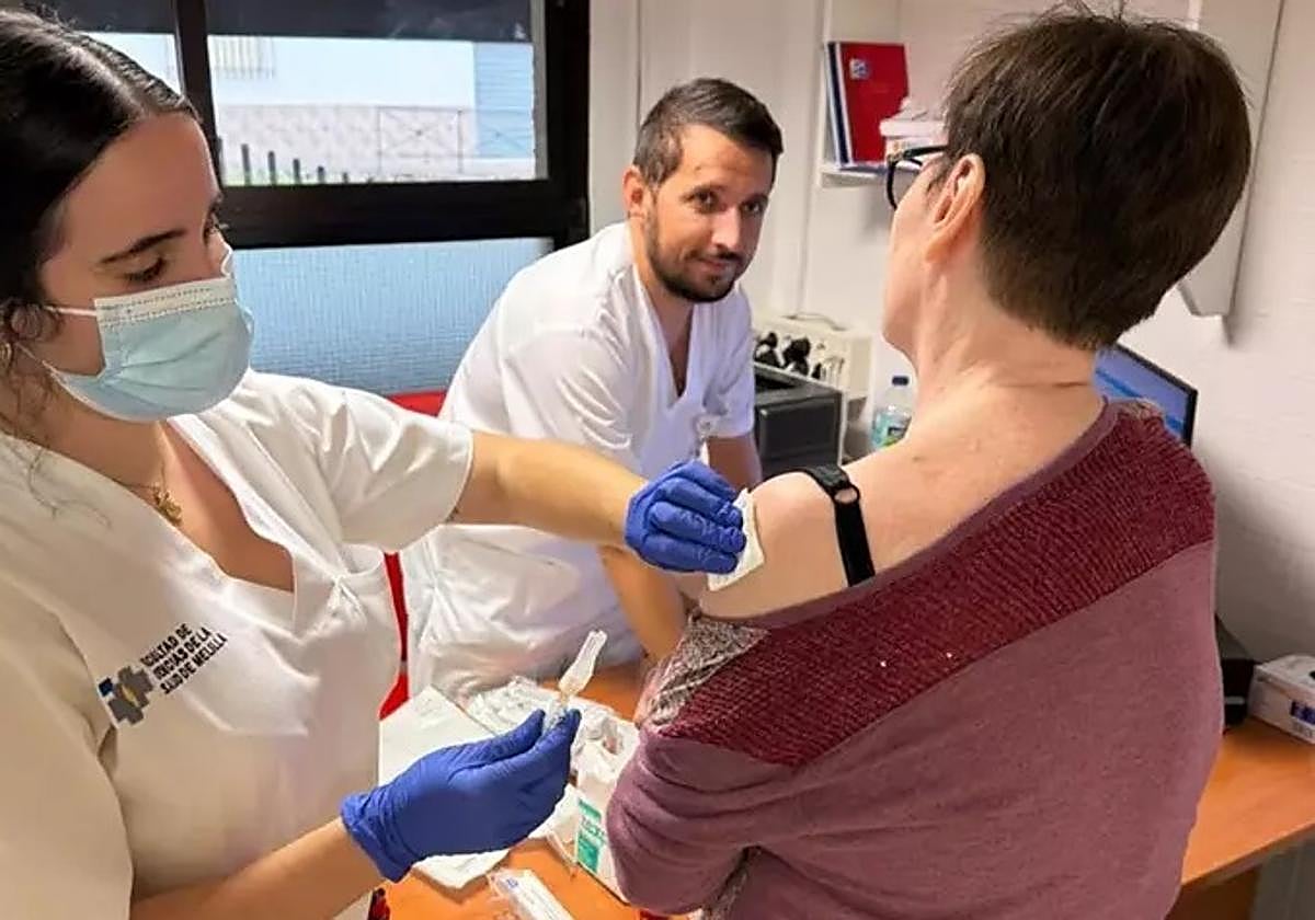 Salud habilita en Motril tres puntos de vacunación sin cita en la vía pública