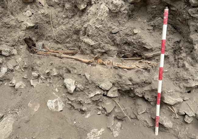 Restos del miliciano en la excavación de Moclín.