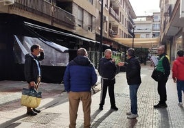 Calle de Guadix en la que se han colocado los toldos