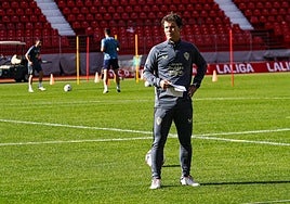 Rubi, papeles en la mano, no se fía de los registros del Cartagena.