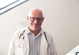 El médico granadino Diego Fernández, voluntario de Amigos del Sáhara.