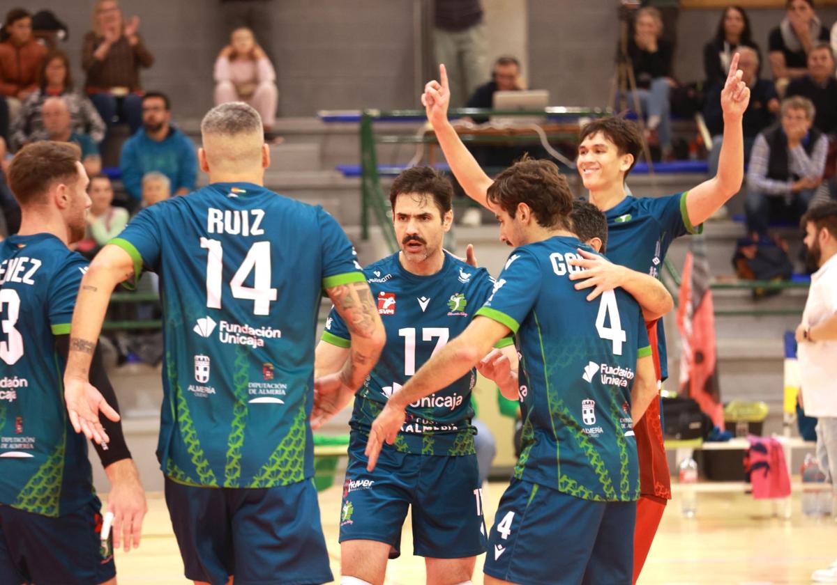 El equipo almeriense pone mucho en juego ante un líder con mucho voley.