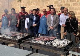 Asado de chuletas de cordero en la plaza de 1º de Mayo en Úbeda.